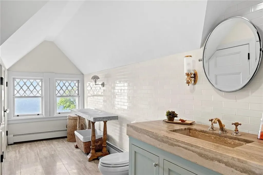 127 Harrison Avenue Newport RI 02840