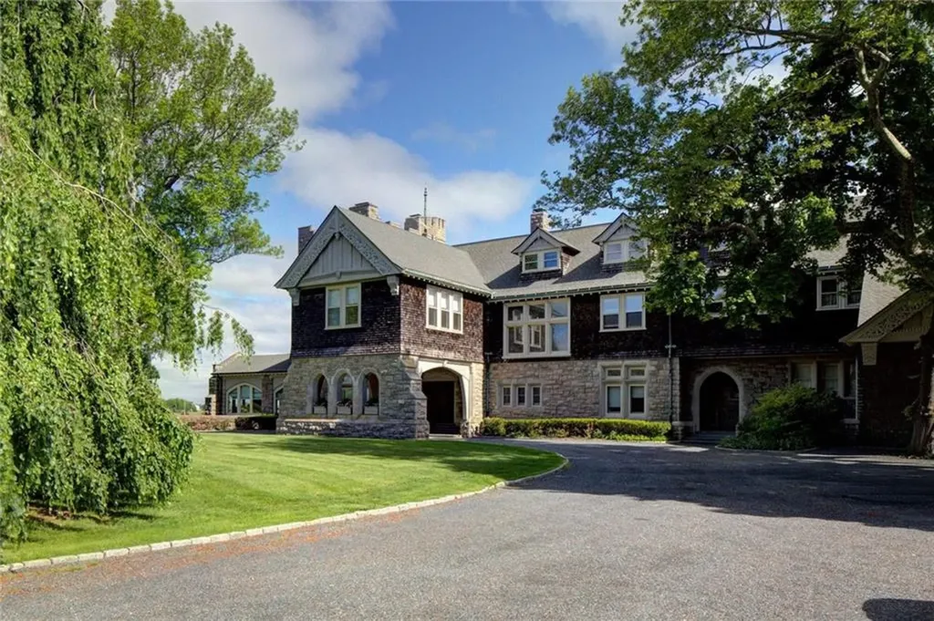 127 Harrison Avenue Newport RI 02840