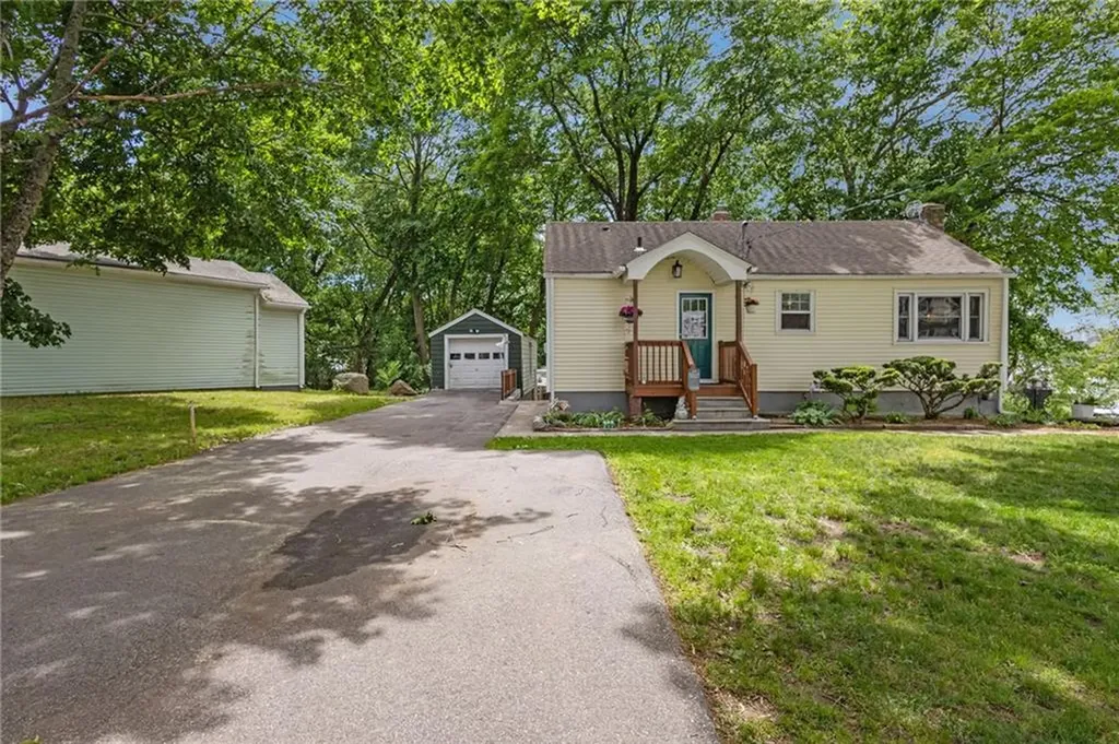 1223 Cumberland Hill Road Woonsocket RI 02895