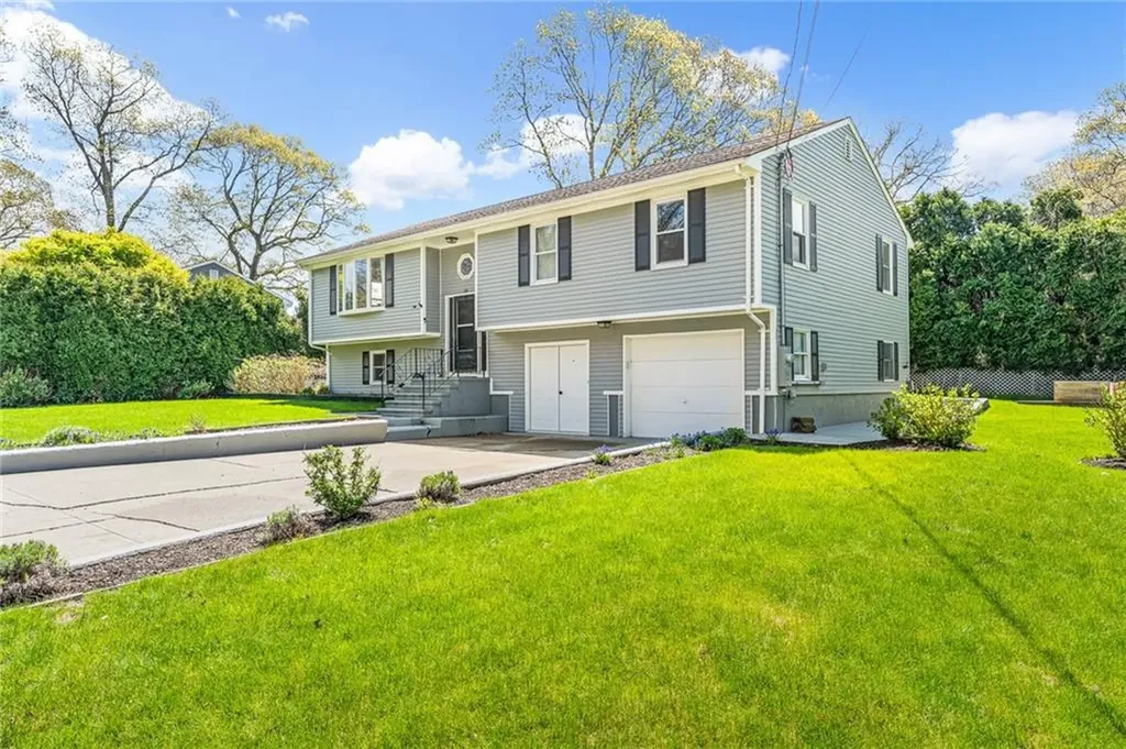 18 Waterman Street Bristol RI 02809