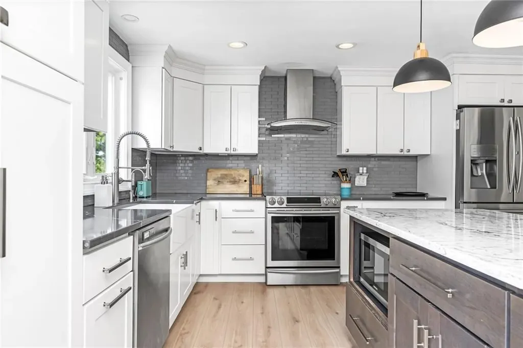 18 Waterman Street Bristol RI 02809