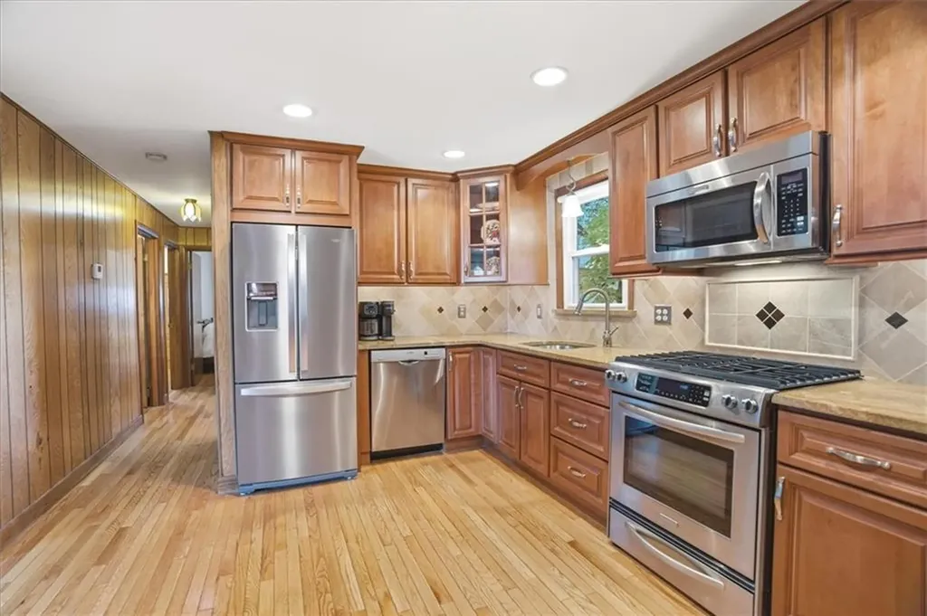 14 Stone Avenue Warwick RI 02889