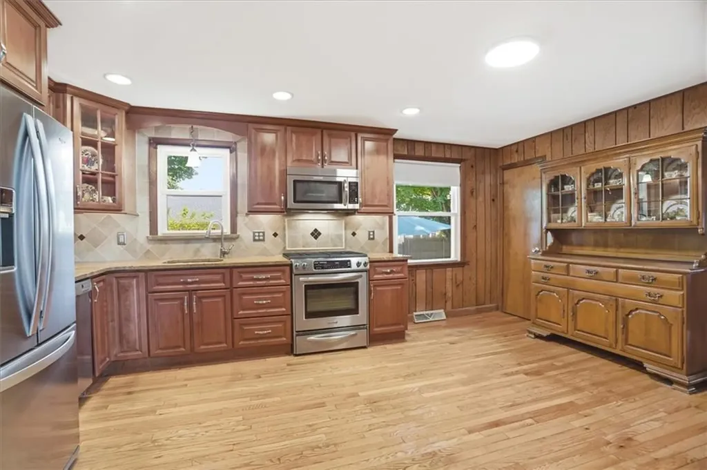 14 Stone Avenue Warwick RI 02889