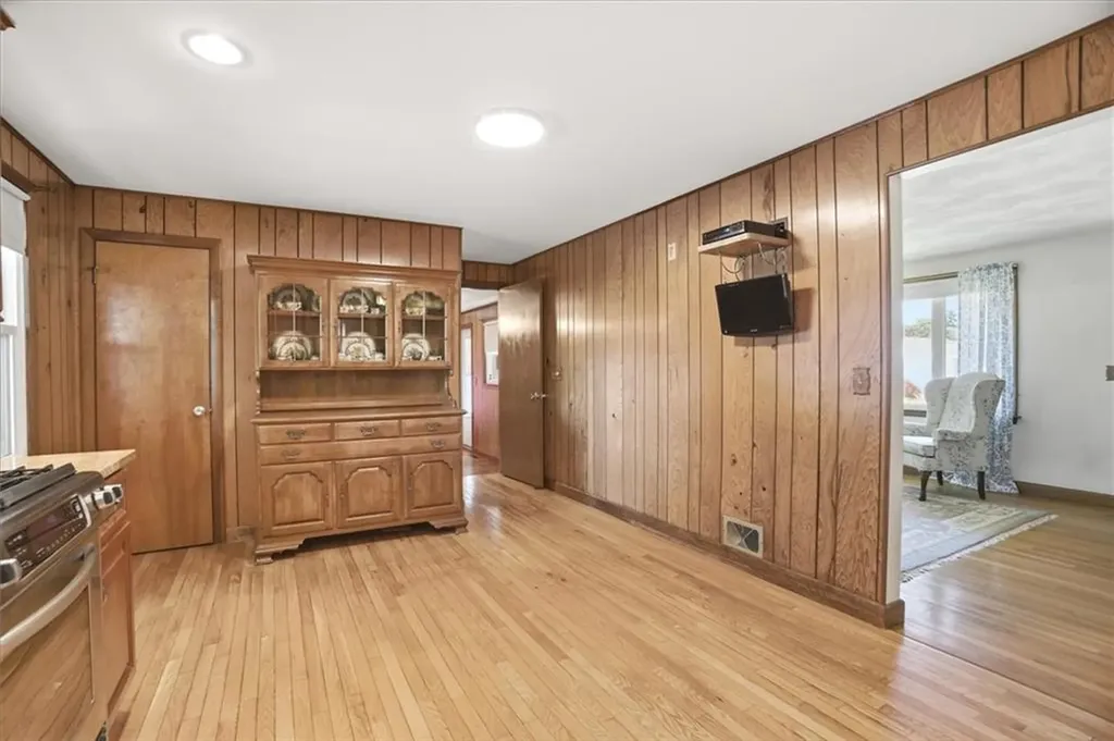 14 Stone Avenue Warwick RI 02889