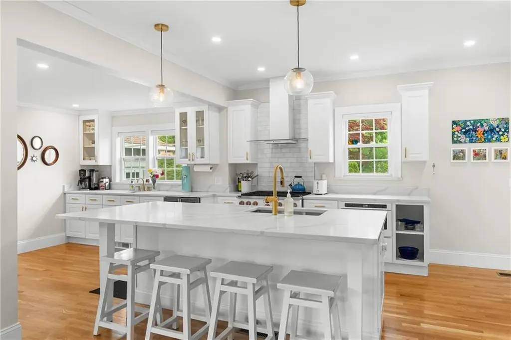 1144 Narragansett Boulevard Cranston RI 02905