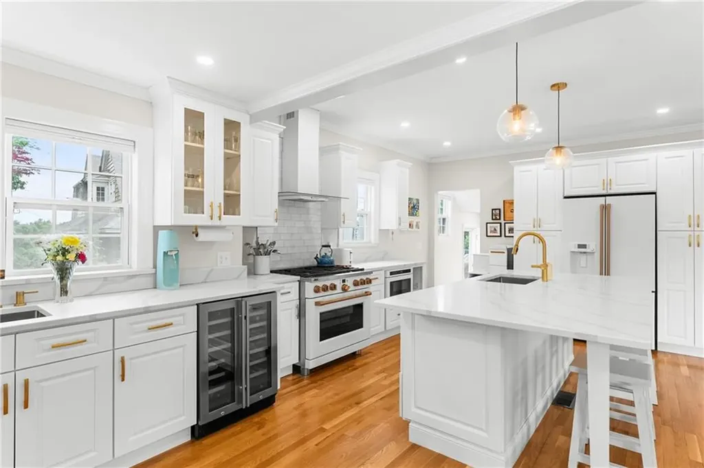 1144 Narragansett Boulevard Cranston RI 02905