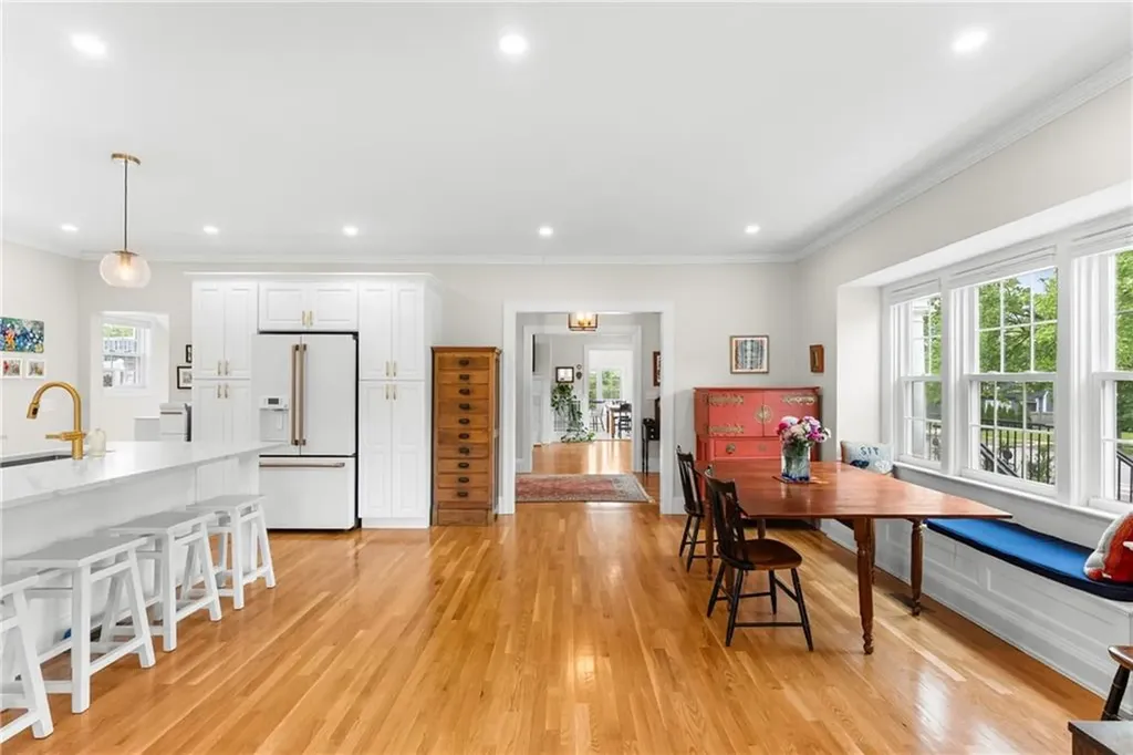 1144 Narragansett Boulevard Cranston RI 02905