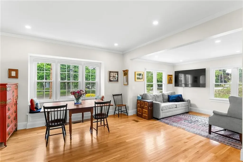 1144 Narragansett Boulevard Cranston RI 02905