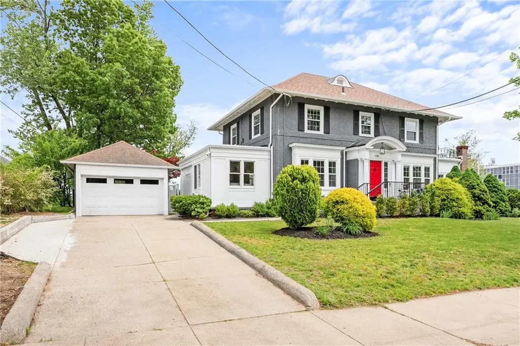1144 Narragansett Boulevard Cranston RI 02905