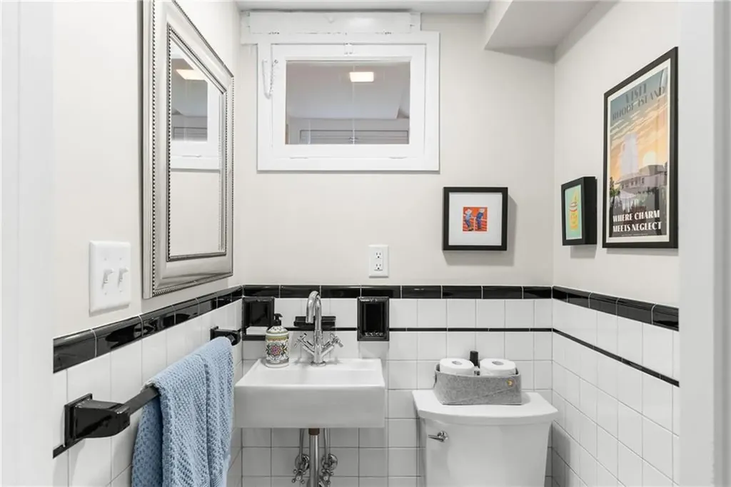1144 Narragansett Boulevard Cranston RI 02905