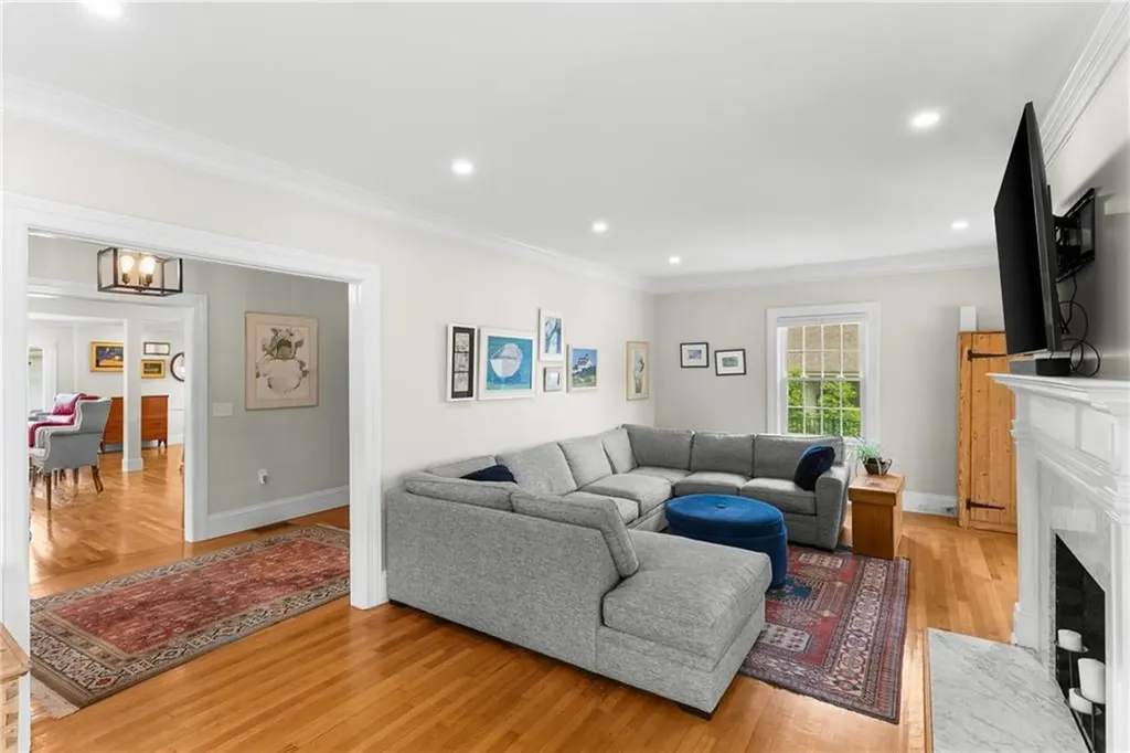 1144 Narragansett Boulevard Cranston RI 02905