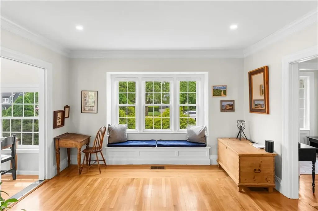 1144 Narragansett Boulevard Cranston RI 02905