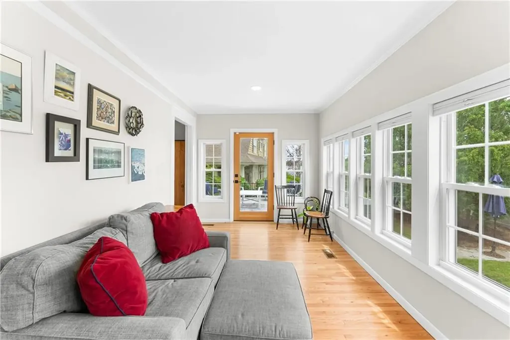 1144 Narragansett Boulevard Cranston RI 02905