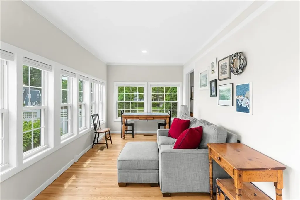 1144 Narragansett Boulevard Cranston RI 02905