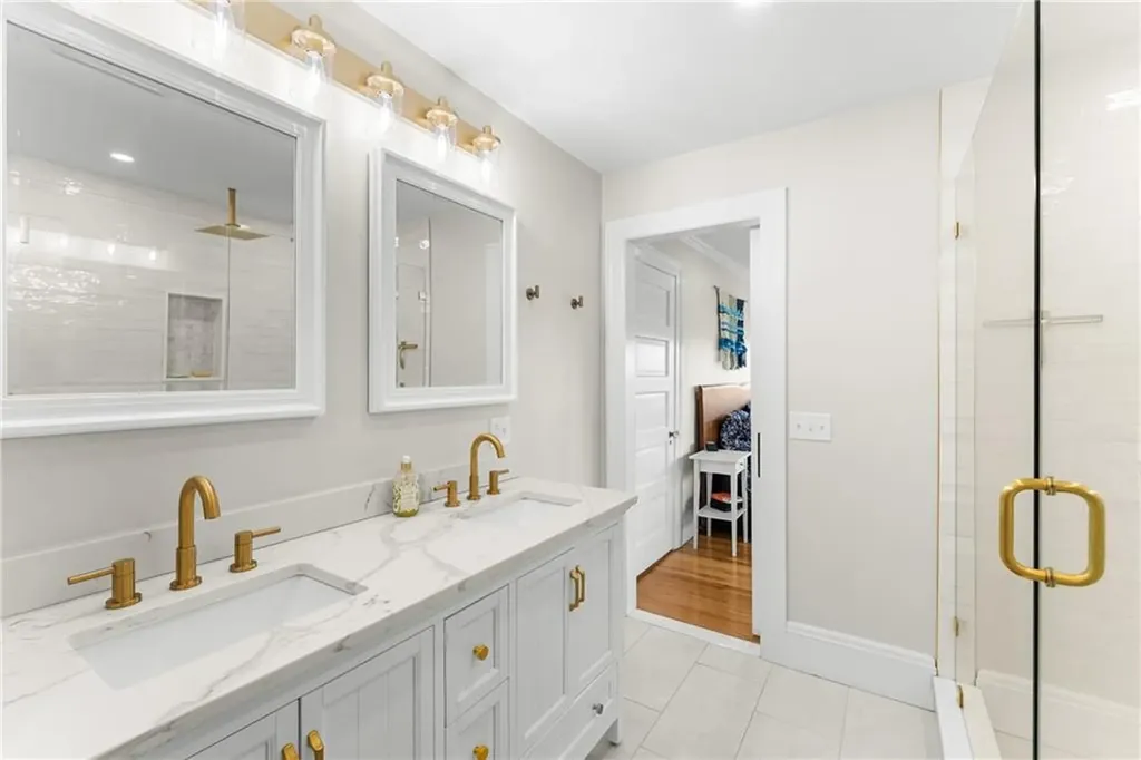 1144 Narragansett Boulevard Cranston RI 02905
