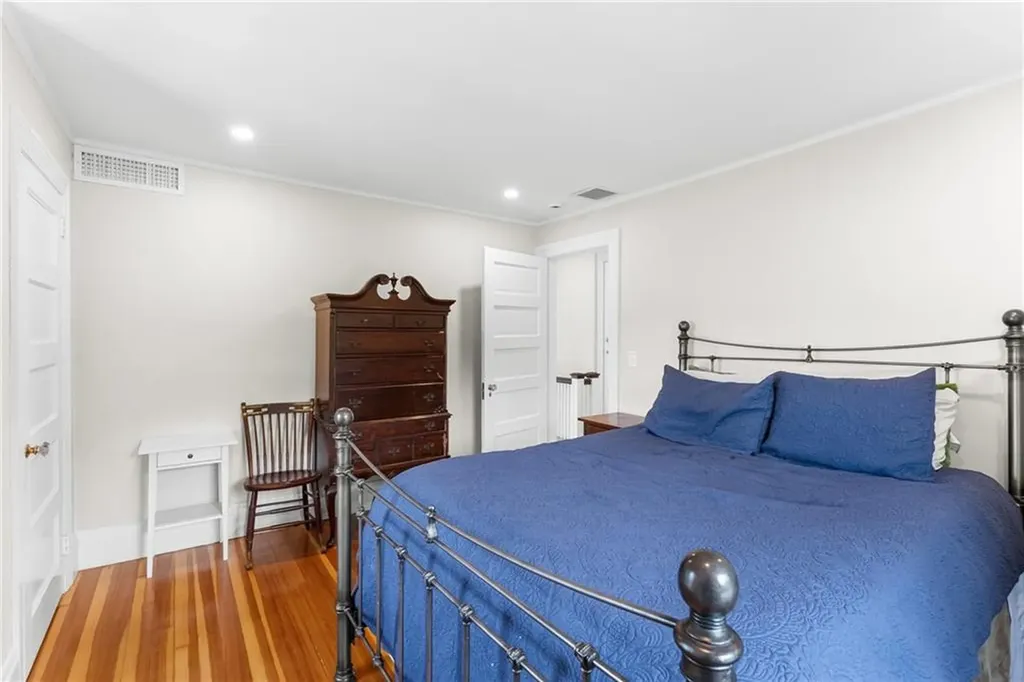 1144 Narragansett Boulevard Cranston RI 02905