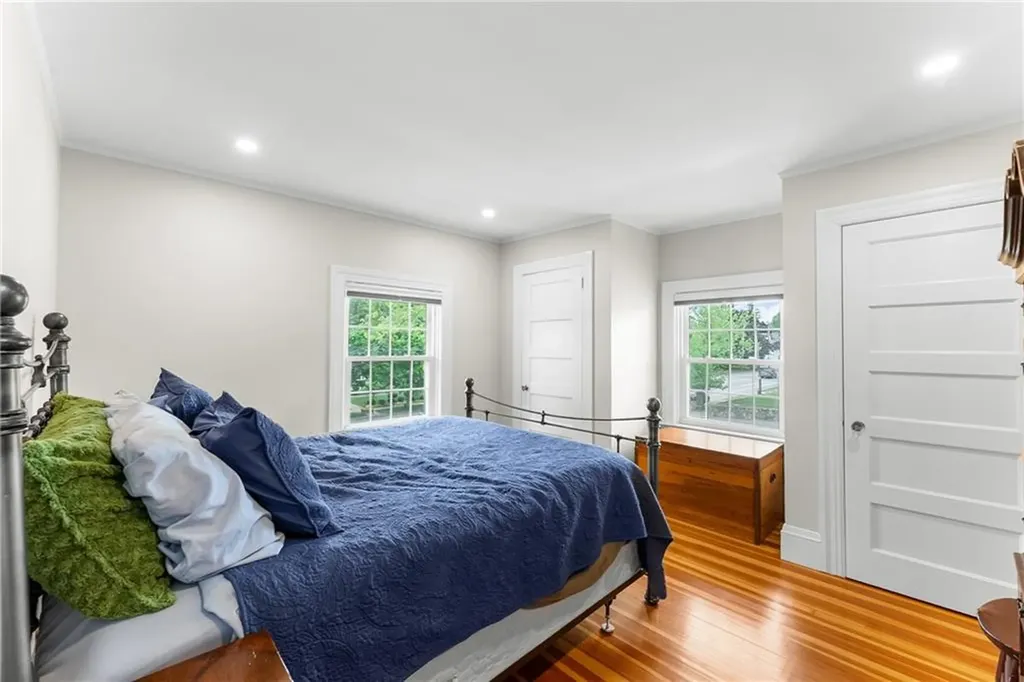 1144 Narragansett Boulevard Cranston RI 02905