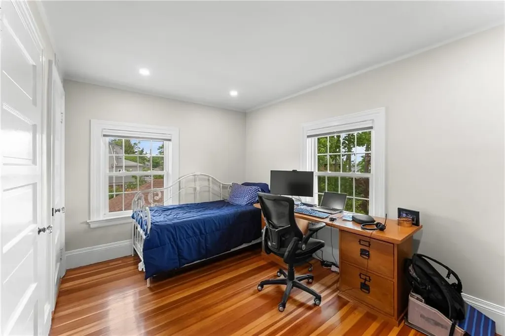 1144 Narragansett Boulevard Cranston RI 02905