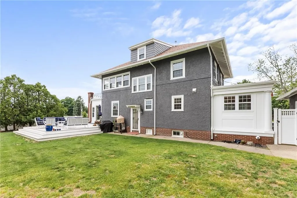1144 Narragansett Boulevard Cranston RI 02905