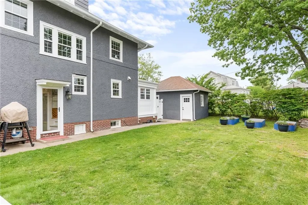 1144 Narragansett Boulevard Cranston RI 02905
