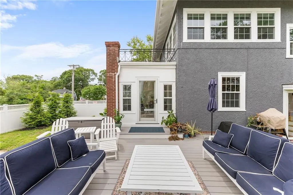 1144 Narragansett Boulevard Cranston RI 02905