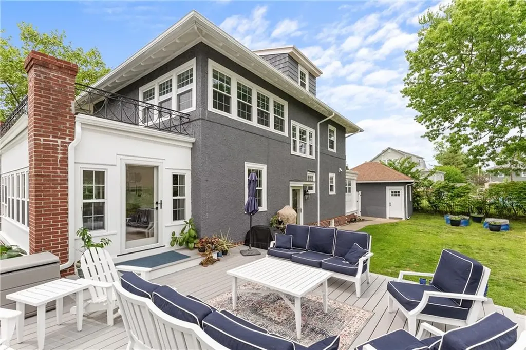 1144 Narragansett Boulevard Cranston RI 02905