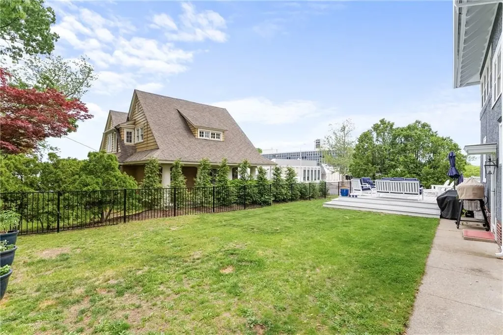1144 Narragansett Boulevard Cranston RI 02905