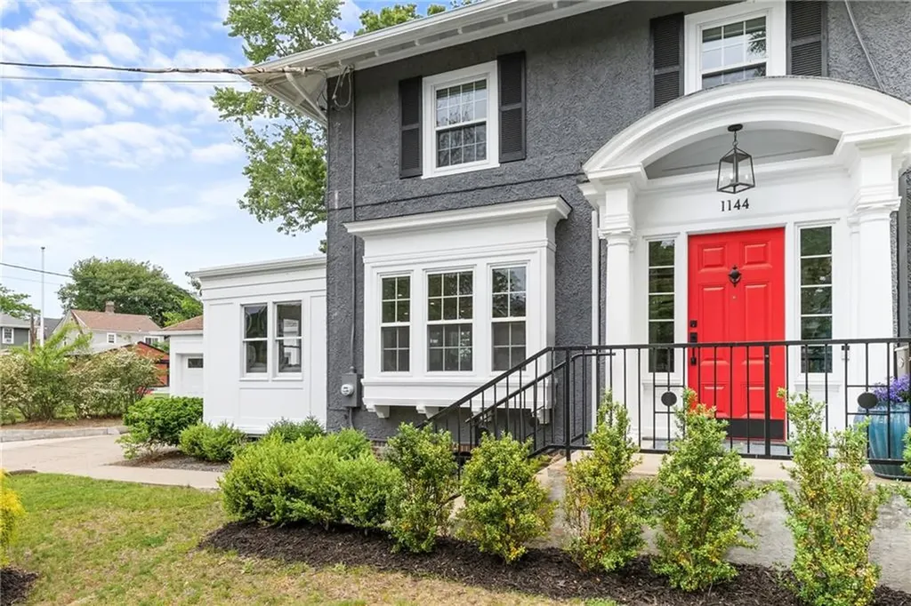 1144 Narragansett Boulevard Cranston RI 02905