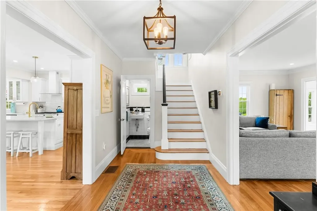 1144 Narragansett Boulevard Cranston RI 02905