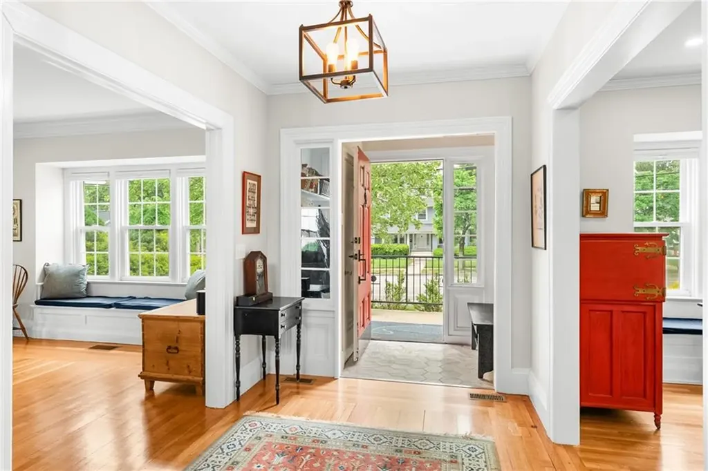 1144 Narragansett Boulevard Cranston RI 02905