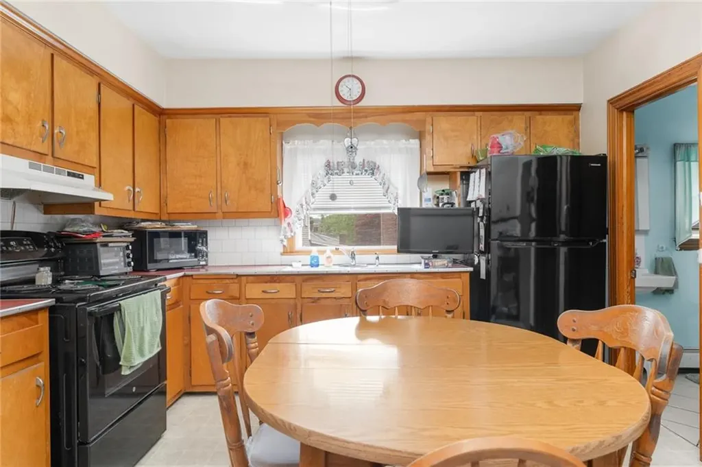 27 21 25 Pike Street West Warwick RI 02893