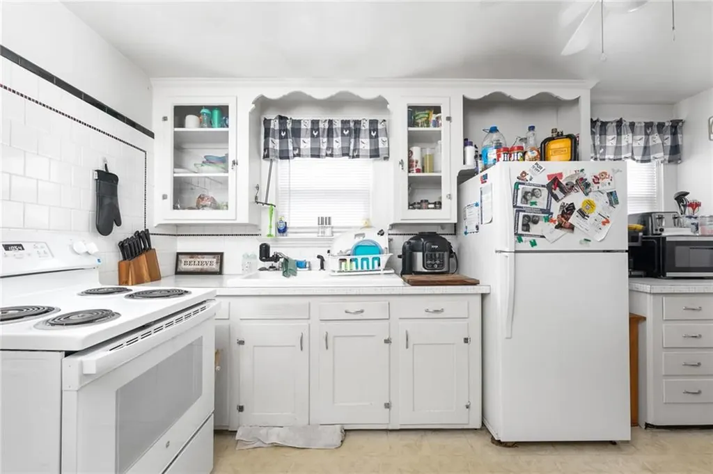 27 21 25 Pike Street West Warwick RI 02893