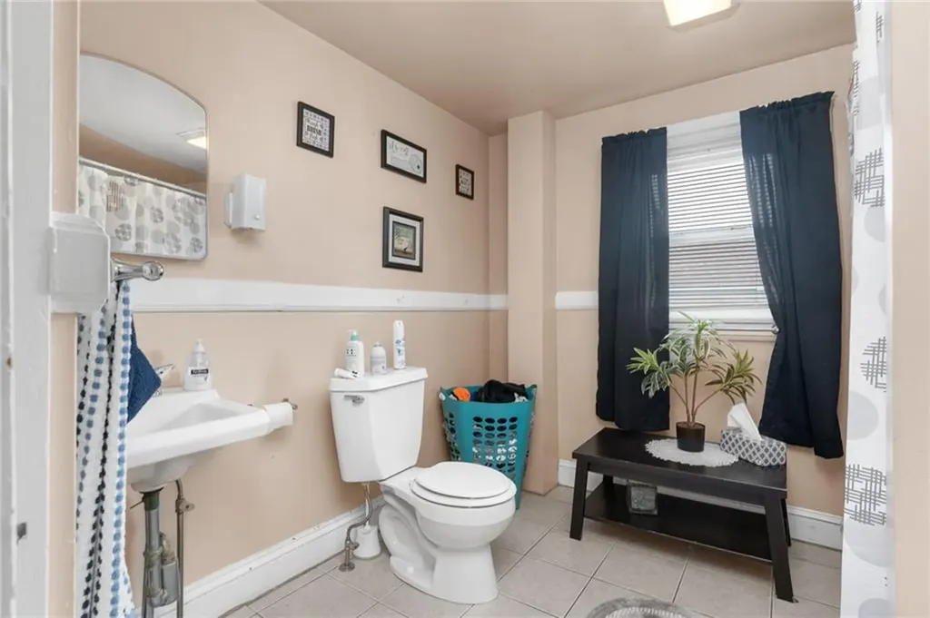 27 21 25 Pike Street West Warwick RI 02893