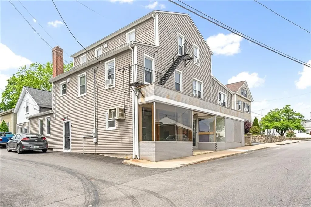 27 21 25 Pike Street West Warwick RI 02893