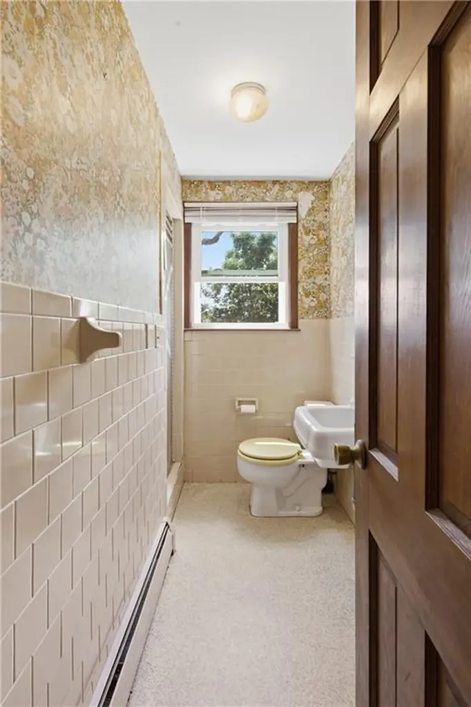 129 Dewolf Avenue Bristol RI 02809