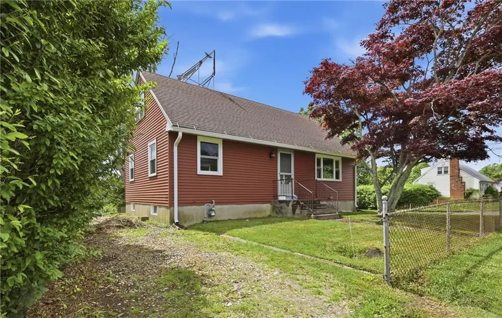 129 Dewolf Avenue Bristol RI 02809