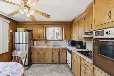 129 Dewolf Avenue Bristol RI 02809