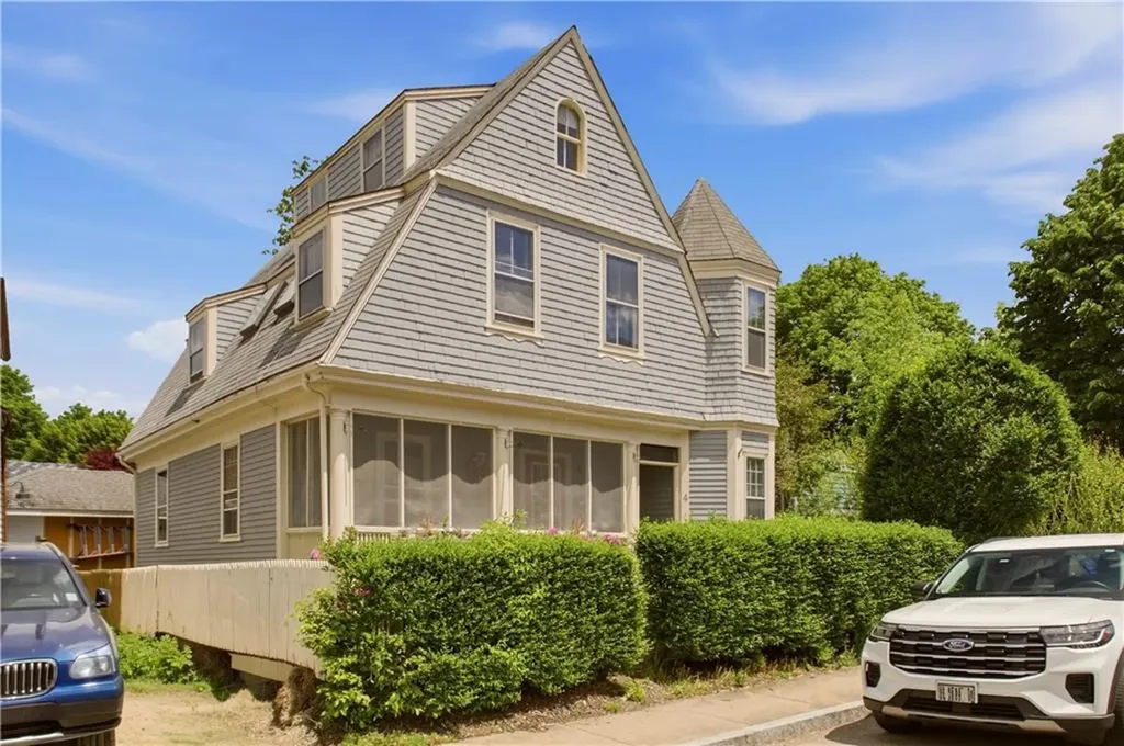 4 Dresser Street Newport RI 02840