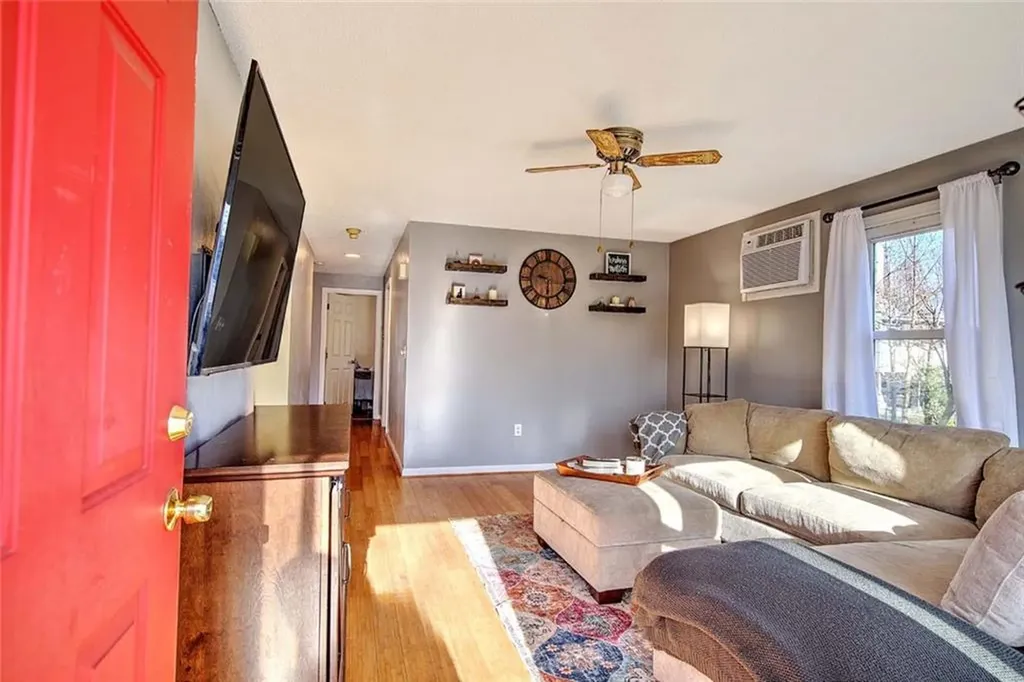 72 Vermont Street Cranston RI 02920