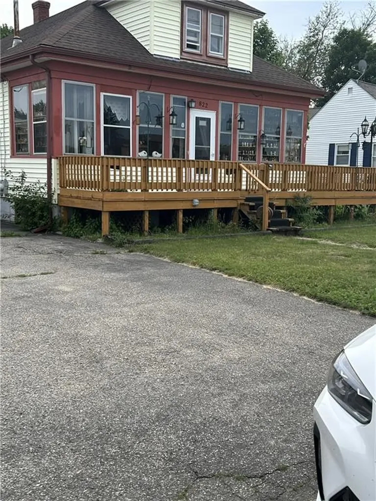 822 Strawberry Field Road Warwick RI 02886