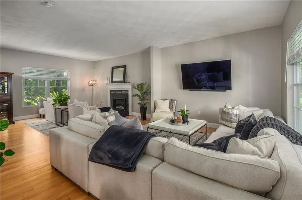 53 Orchard Valley Drive Cranston RI 02921