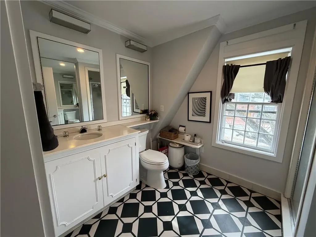107 John Street Newport RI 02840