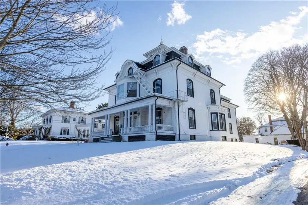 274 Harris Avenue Woonsocket RI 02895
