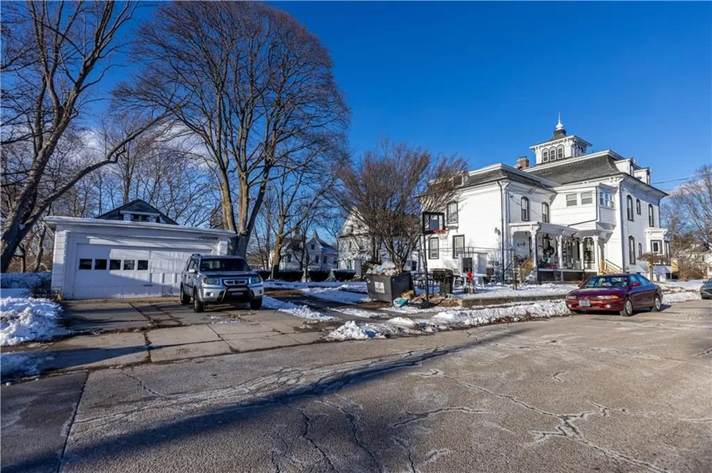 274 Harris Avenue Woonsocket RI 02895
