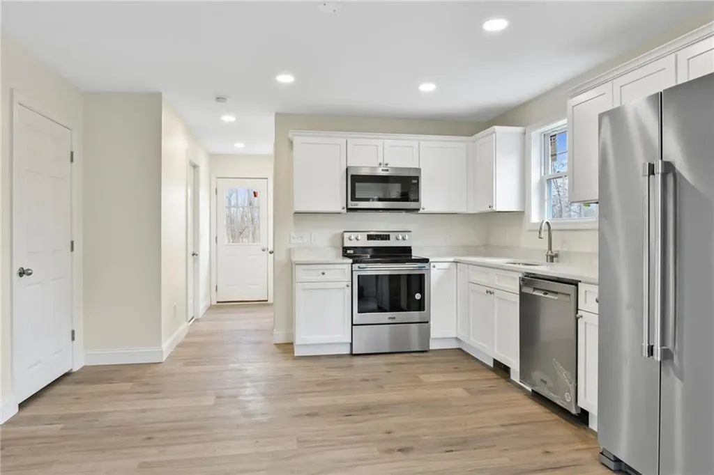 24 Blackburn Street Warwick RI 02886
