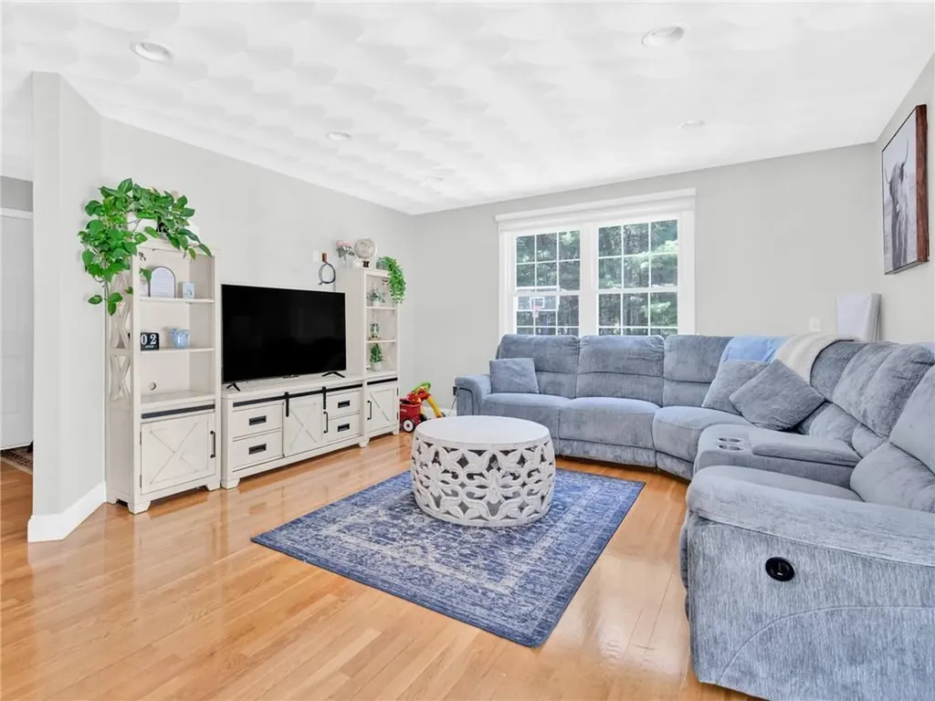5 Weymouth Lane Coventry RI 02816
