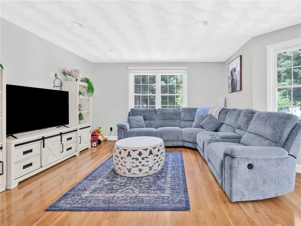 5 Weymouth Lane Coventry RI 02816