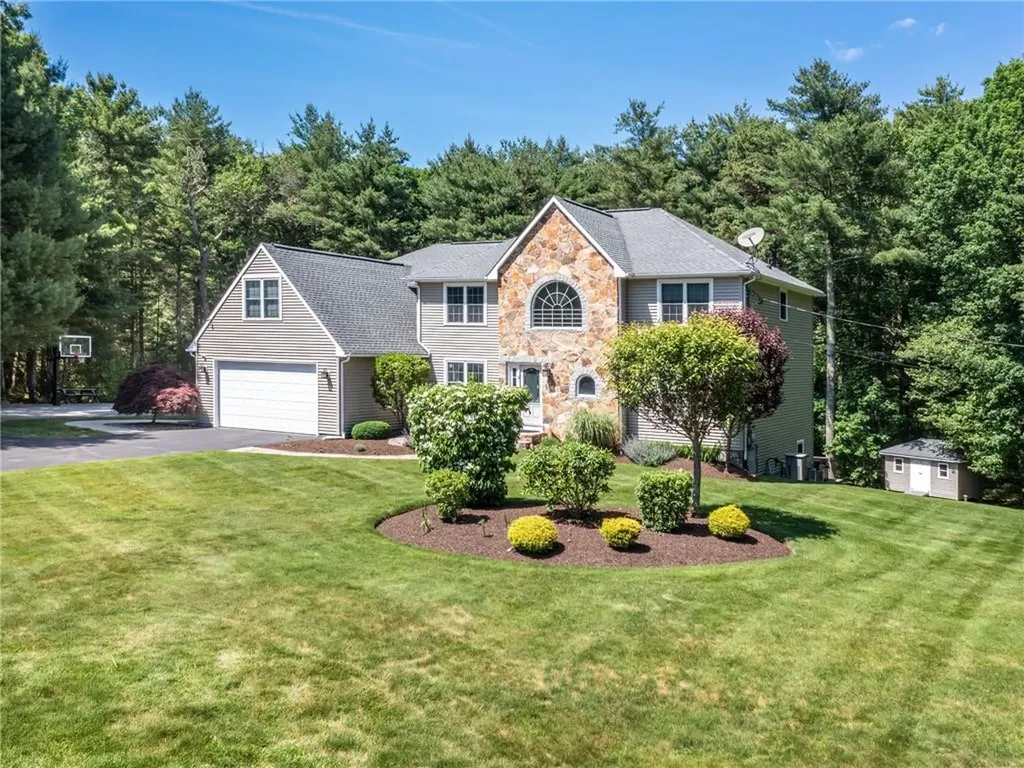 5 Weymouth Lane Coventry RI 02816