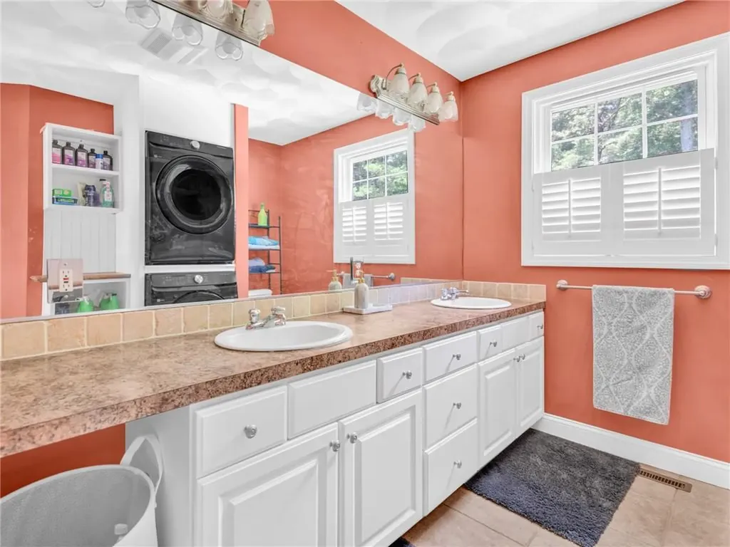 5 Weymouth Lane Coventry RI 02816