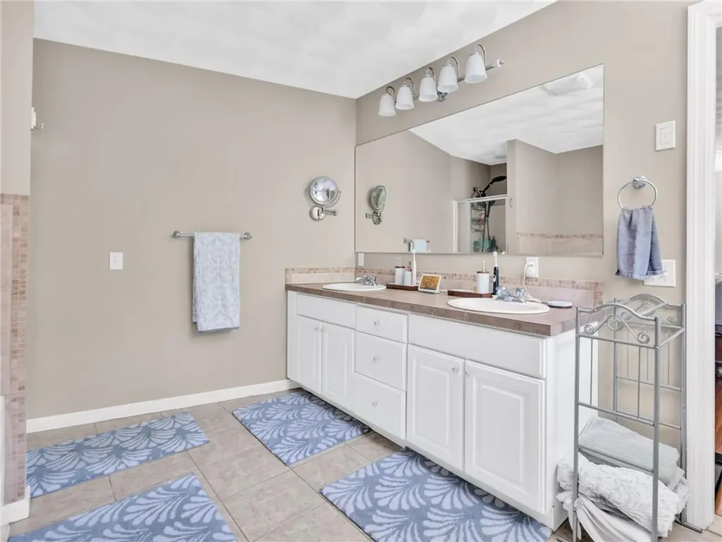 5 Weymouth Lane Coventry RI 02816